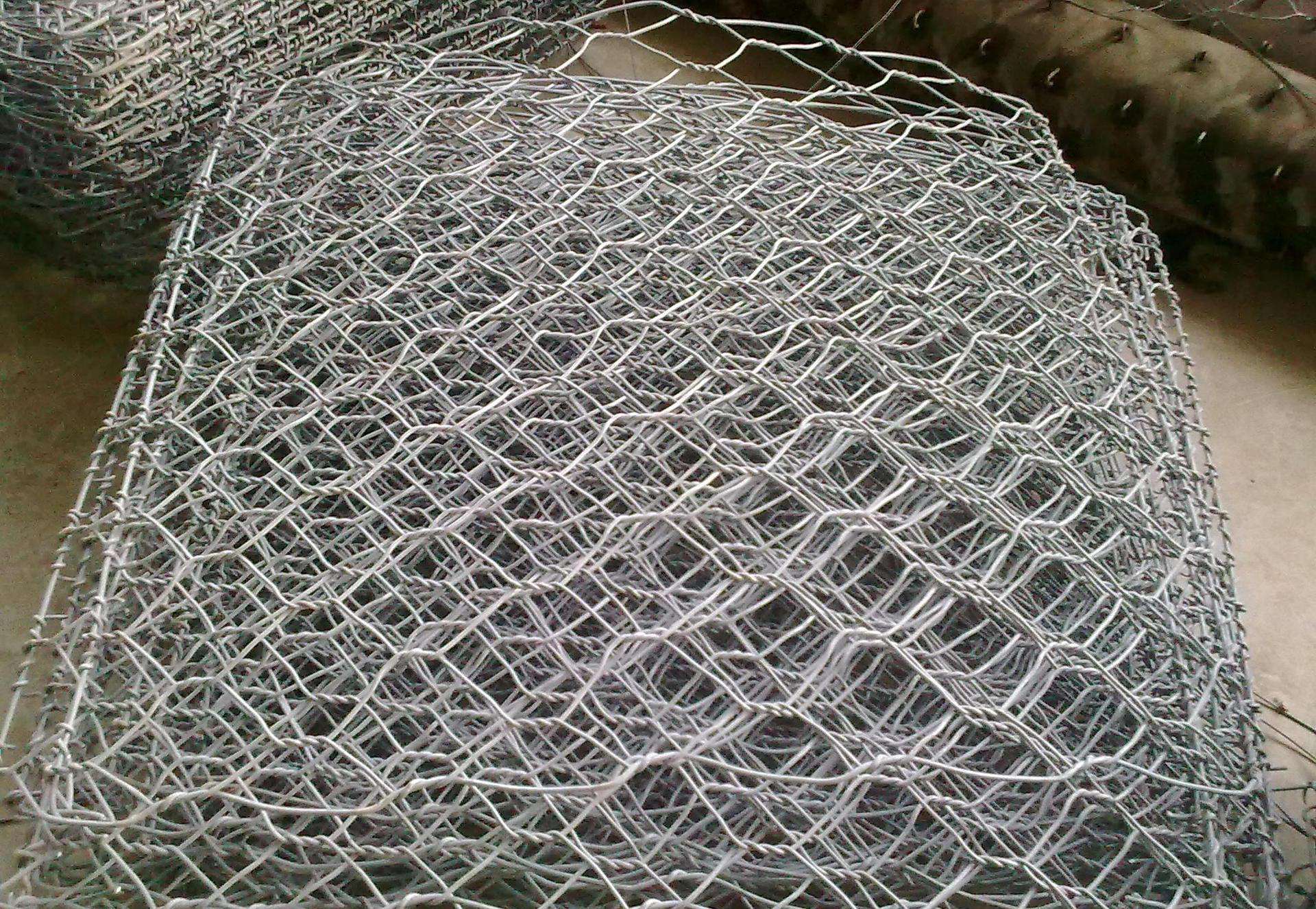 鉛絲石籠網(wǎng).jpg 鉛絲石籠網(wǎng).jpg