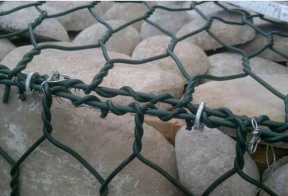 1-3.jpg 簡單分析鉛絲石籠網(wǎng)的使用期限