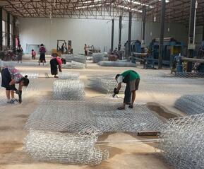 鉛絲石籠網(wǎng).jpg 鉛絲石籠網(wǎng).jpg